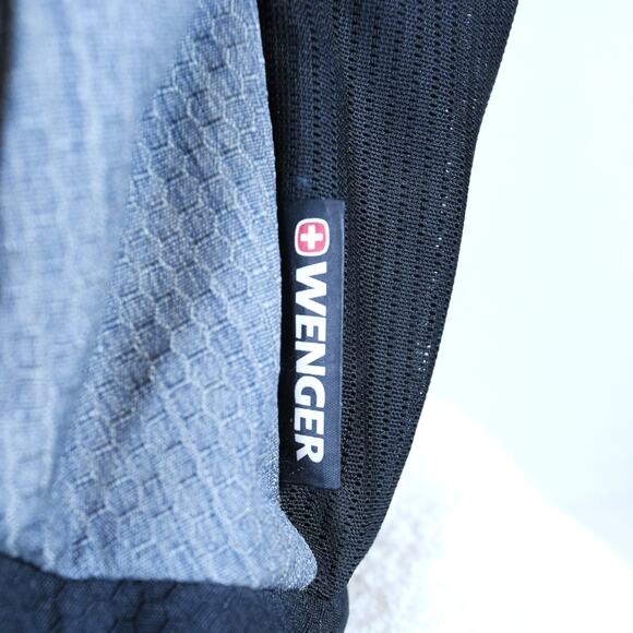 Swiss Gear 18"  Lumin Black/Grey Backpack Laptop Case Hiker Shock Tec Tiny Flaw - Picture 2 of 15